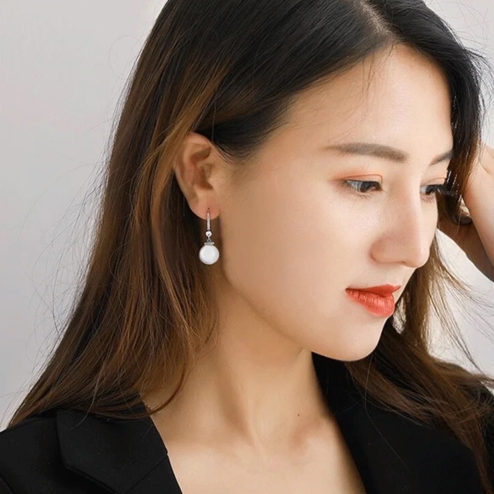 New Women’s Round Cut Pearl Earrings - Picture 5 of 6